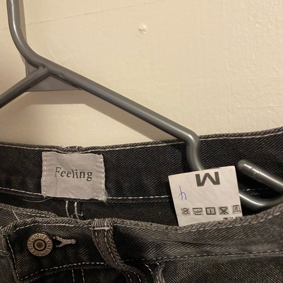 Size M pants - Runs small ! - Picture 3 of 3